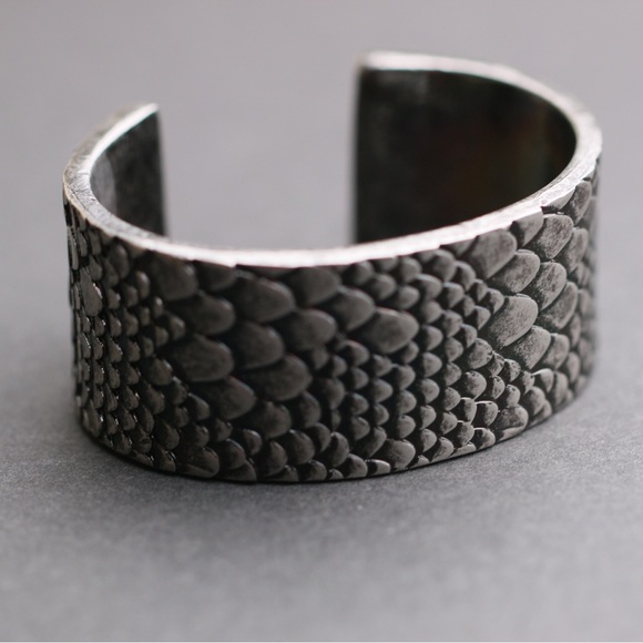 Marc Jacobs Swallow Wide Cuff in Silver - Picture 2 of 4